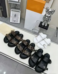 Leather Summer Sandals Flat Shoes Men’s and Women’s Slide Sandals with Buckle Adjustment