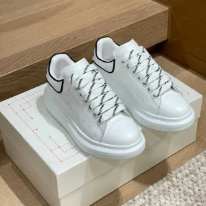 Luxury Designer MQ Brand Tennis Shoes Genuine Leather Sporty Casual Men Shoes Fashion Classic White Women Sneakers