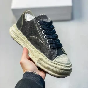Men’s Retro Walking Shoes Lace-Up Mesh Low-Tops with Breathable Cotton Lining Height Increasing for All-Day Comfort
