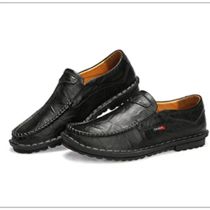 Men’s Vintage Hand Sewn Moccasin Shoes Soft Wrinkle Cow Upper Flexible Rubber Outsole OEM All Day Office Walking Footwear