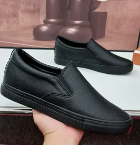 Men’s and Women’s Casual Comfortable Walking Style Sneakers Soft Soled and White for Lazy Days