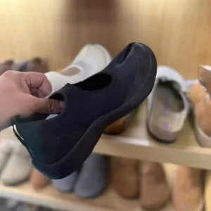 Minimalist Tabi Style Split-Toe Footwear Lightweight Breathable Slip-On Shoes