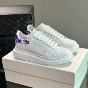 new models, the best quality shoes, men’s and women’s shoes, matched at will, trustworthy